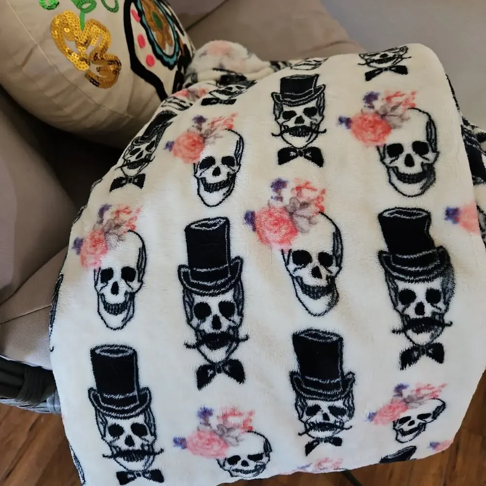 Skull Pillow and Blanket